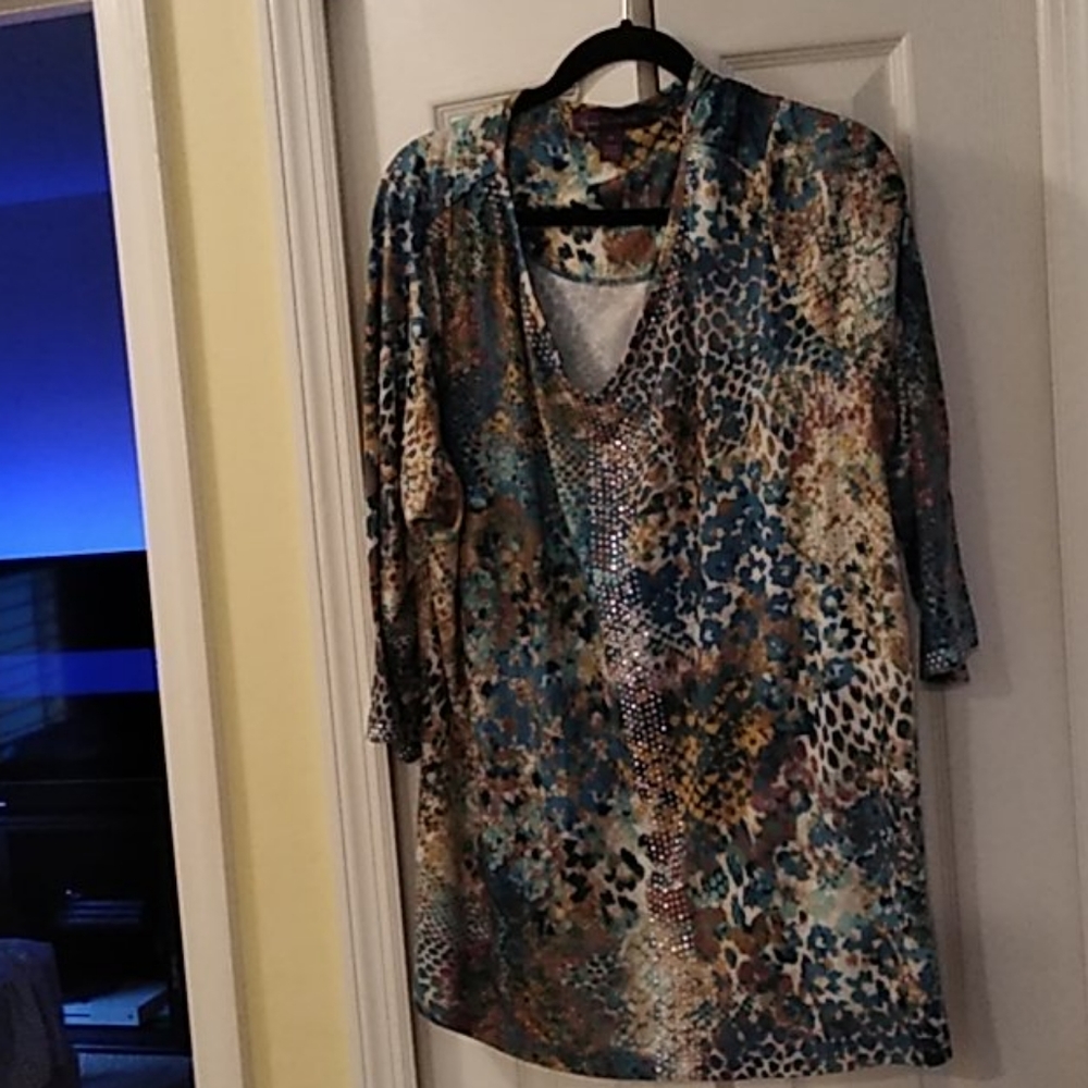 GLORIA VANDERBILT women's paisley v notched Blouse